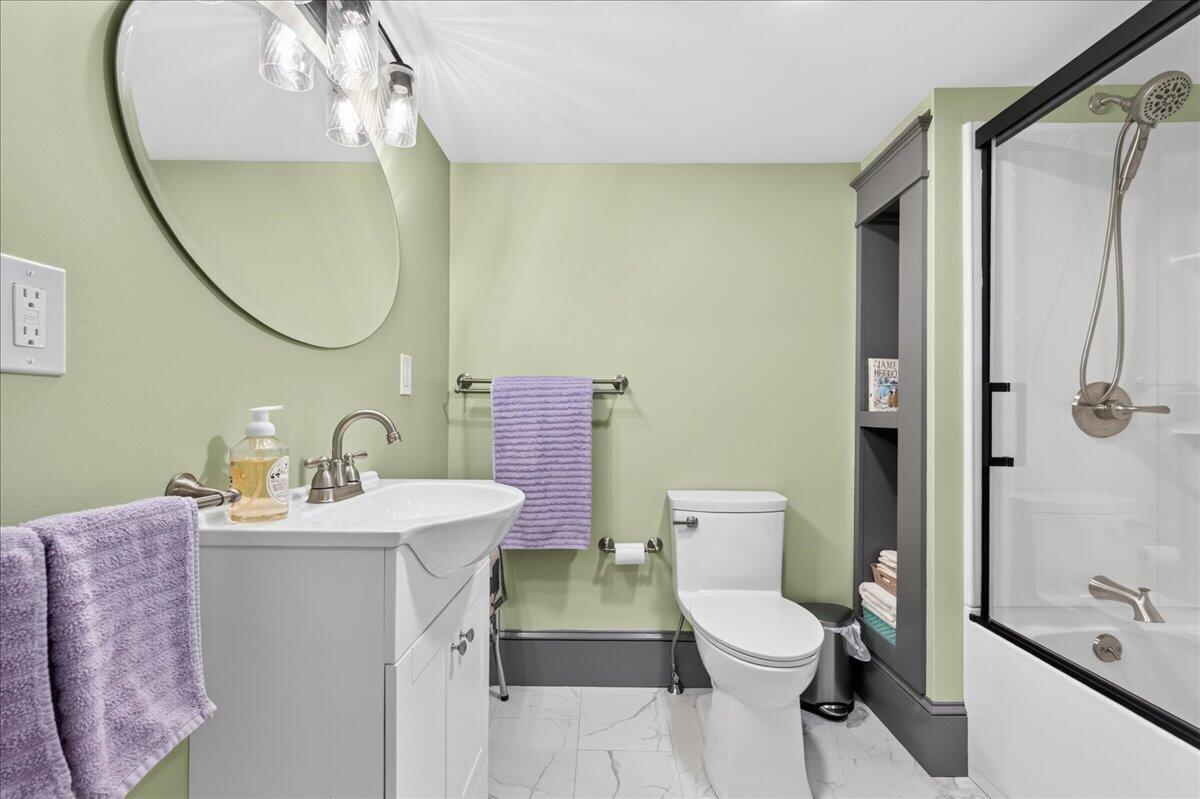 279 W Broadway, Bangor, ME 04401 32-297 W. Broadway-54