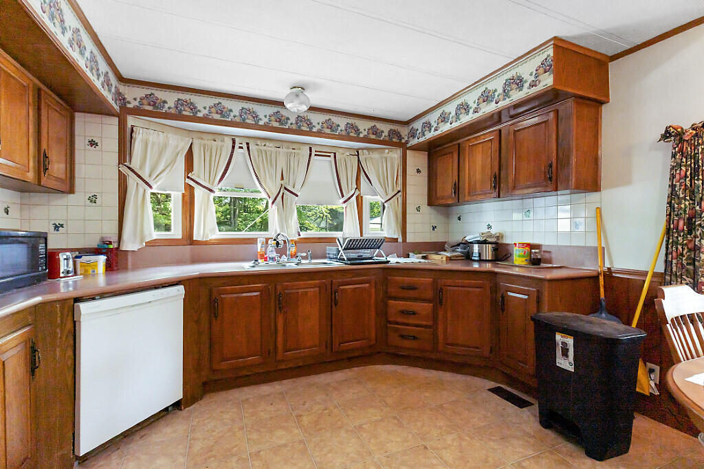 1650 N Belfast Avenue, Vassalboro, ME 04989 37_BP5A0219_DxO_mls