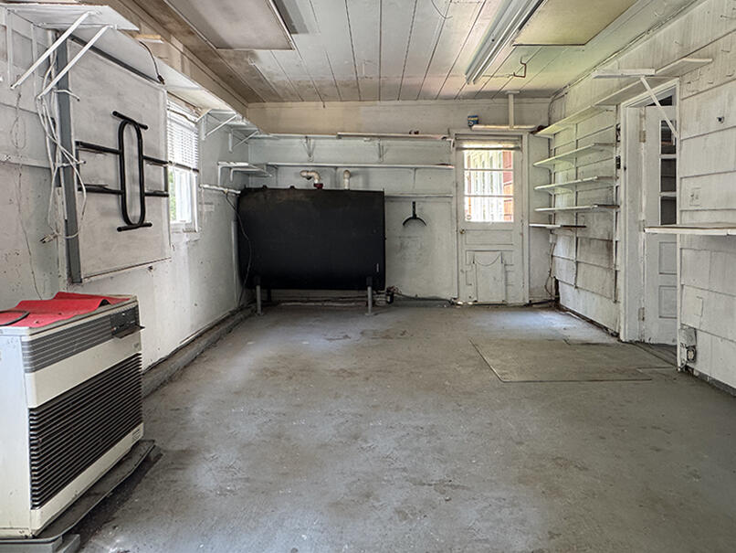 GARAGE - BAY 3