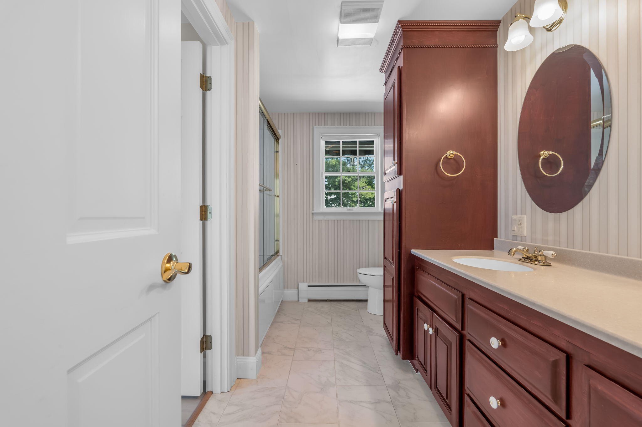 50 Laurel Circle, Bangor, ME 04401 Main bath