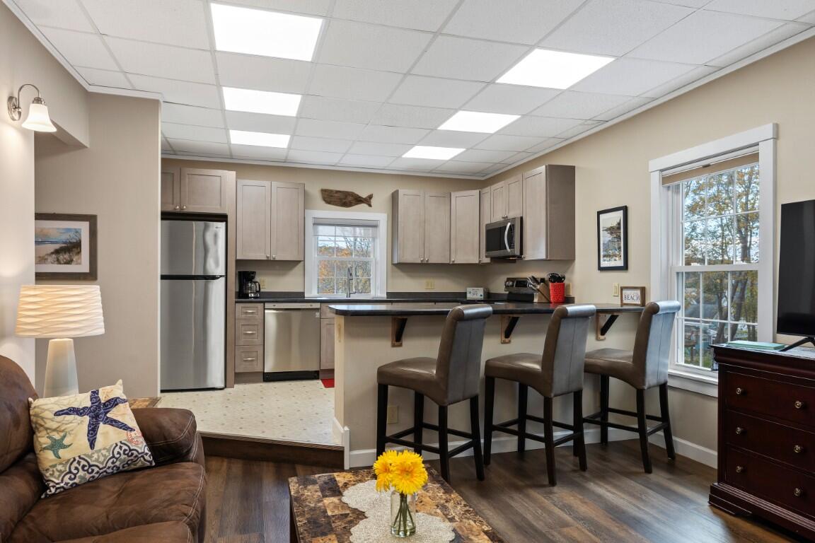 43 Oak Street, Boothbay Harbor, ME, 04538