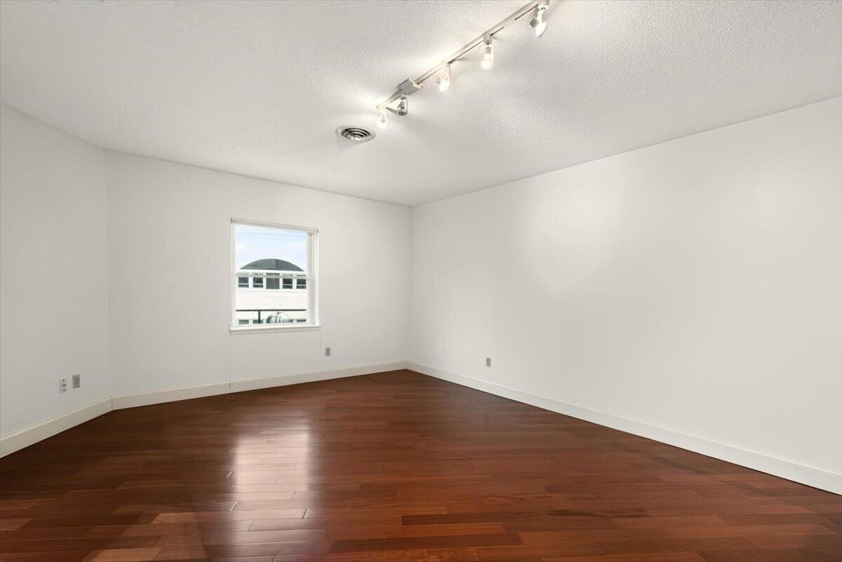 112 Franklin Street, #D6, Bangor, ME 04401 14-DSC_1471