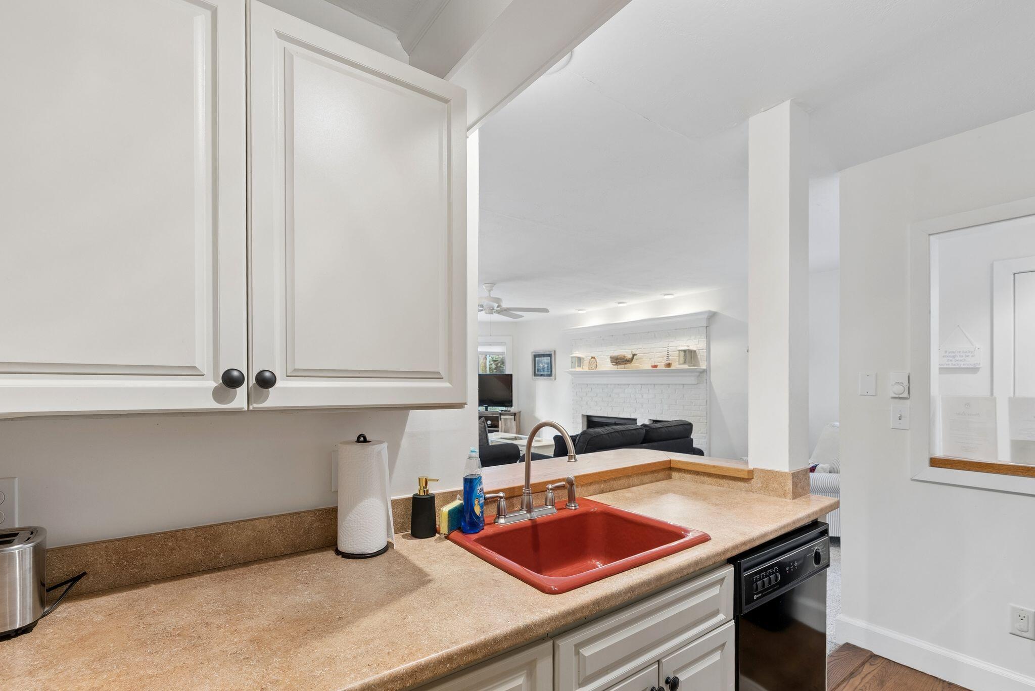 8 Woodland Avenue, #3, Kennebunk, ME 04043 25_DSC09001