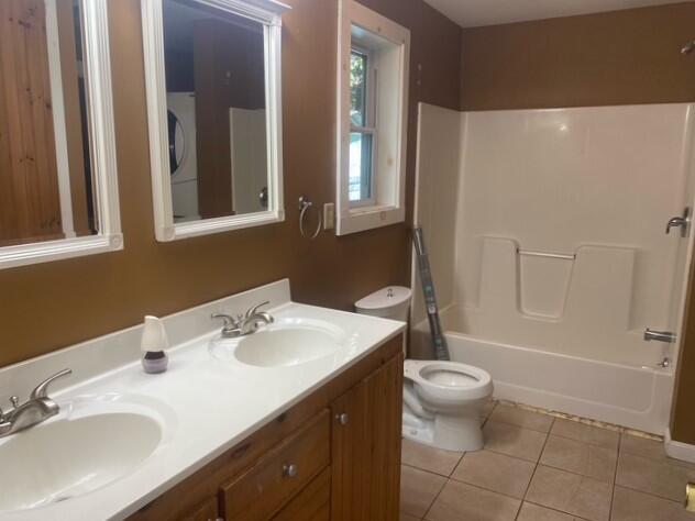 344 Crowell Hill Road, Vassalboro, ME 04989 Primary bath