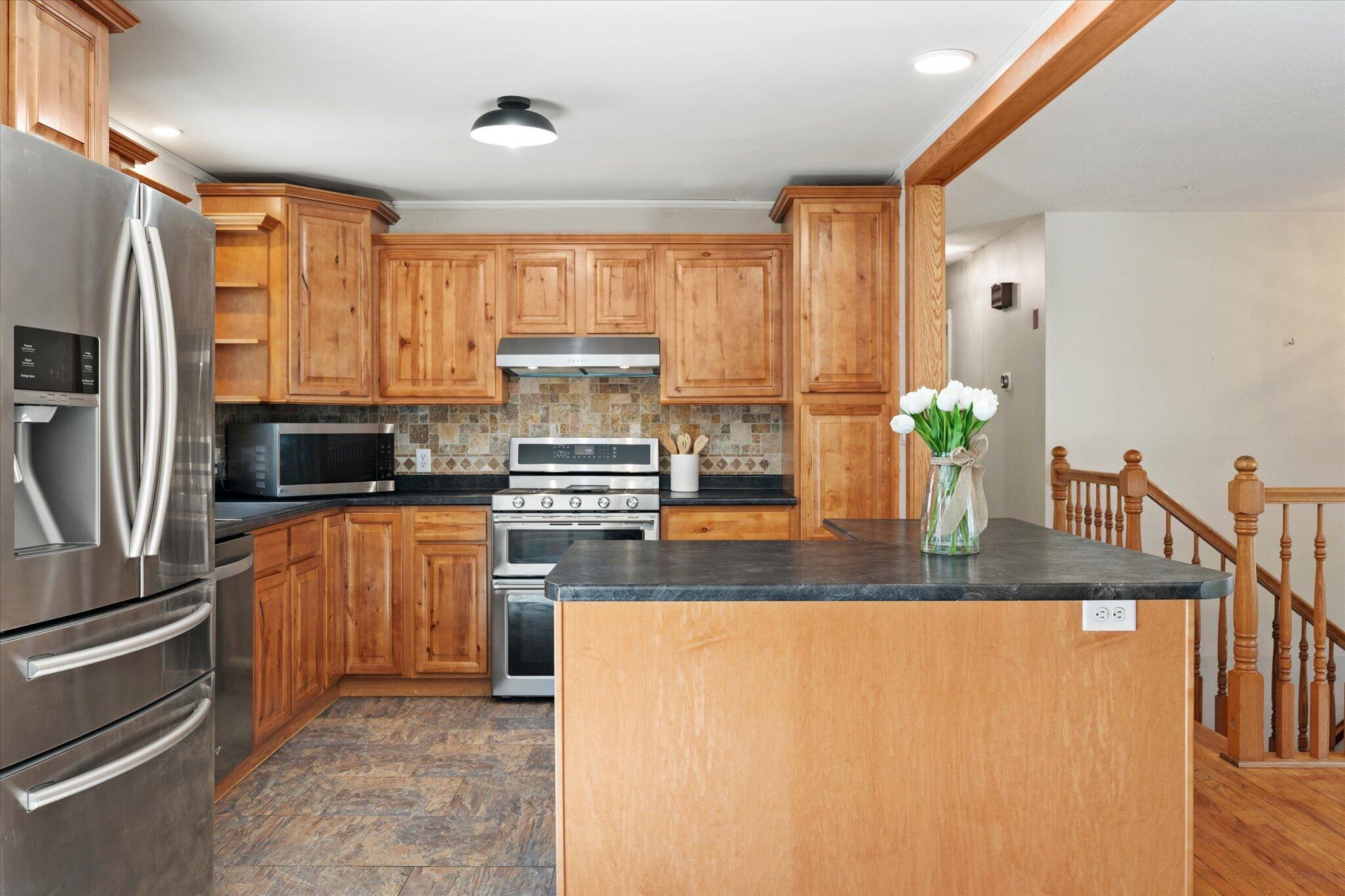 32 Charles Drive, Holden, ME, 04429