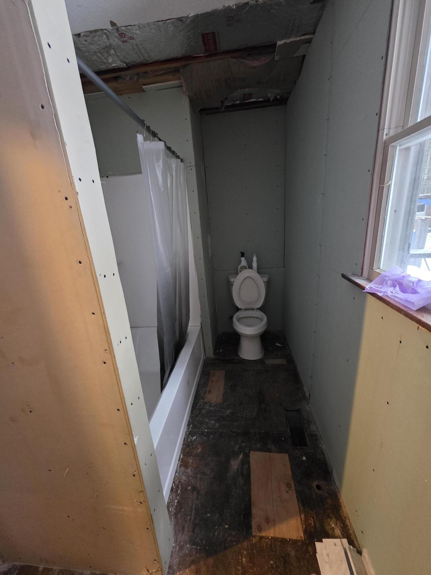 26 Pineview Avenue, Glenburn, ME 04401 Bathroom