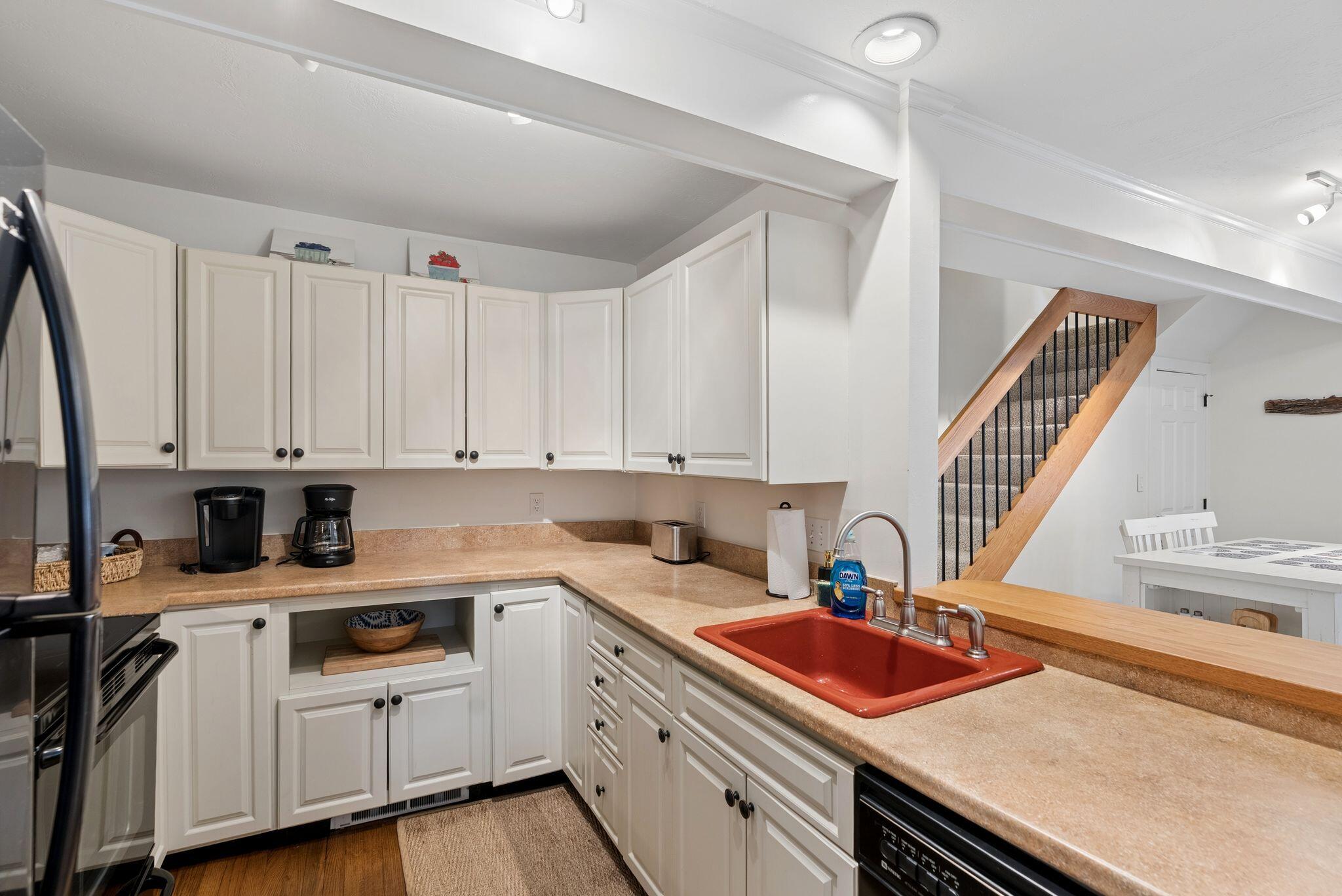 8 Woodland Avenue, #3, Kennebunk, ME 04043 22_DSC08986