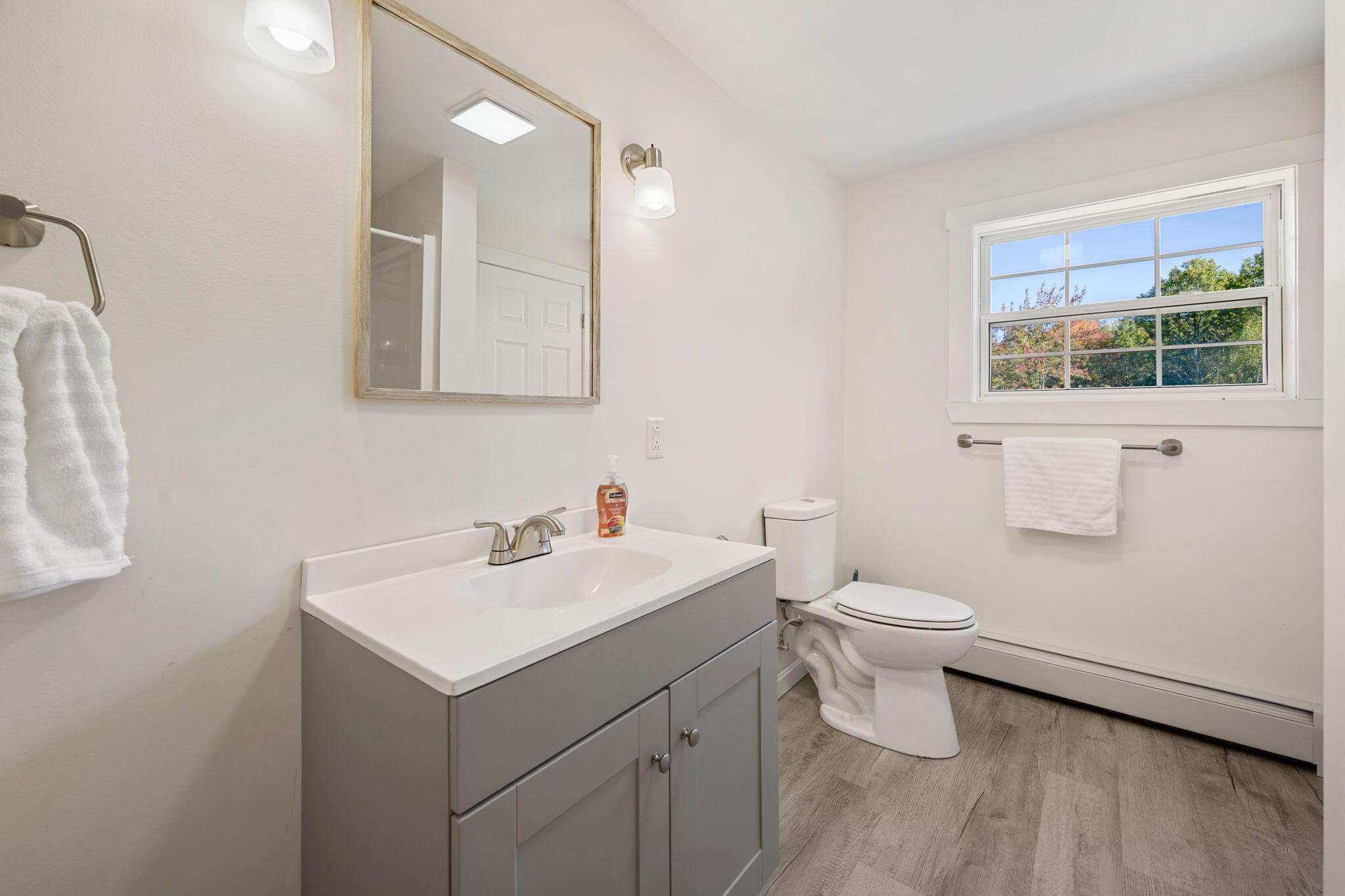 2nd Level Full Bathroom