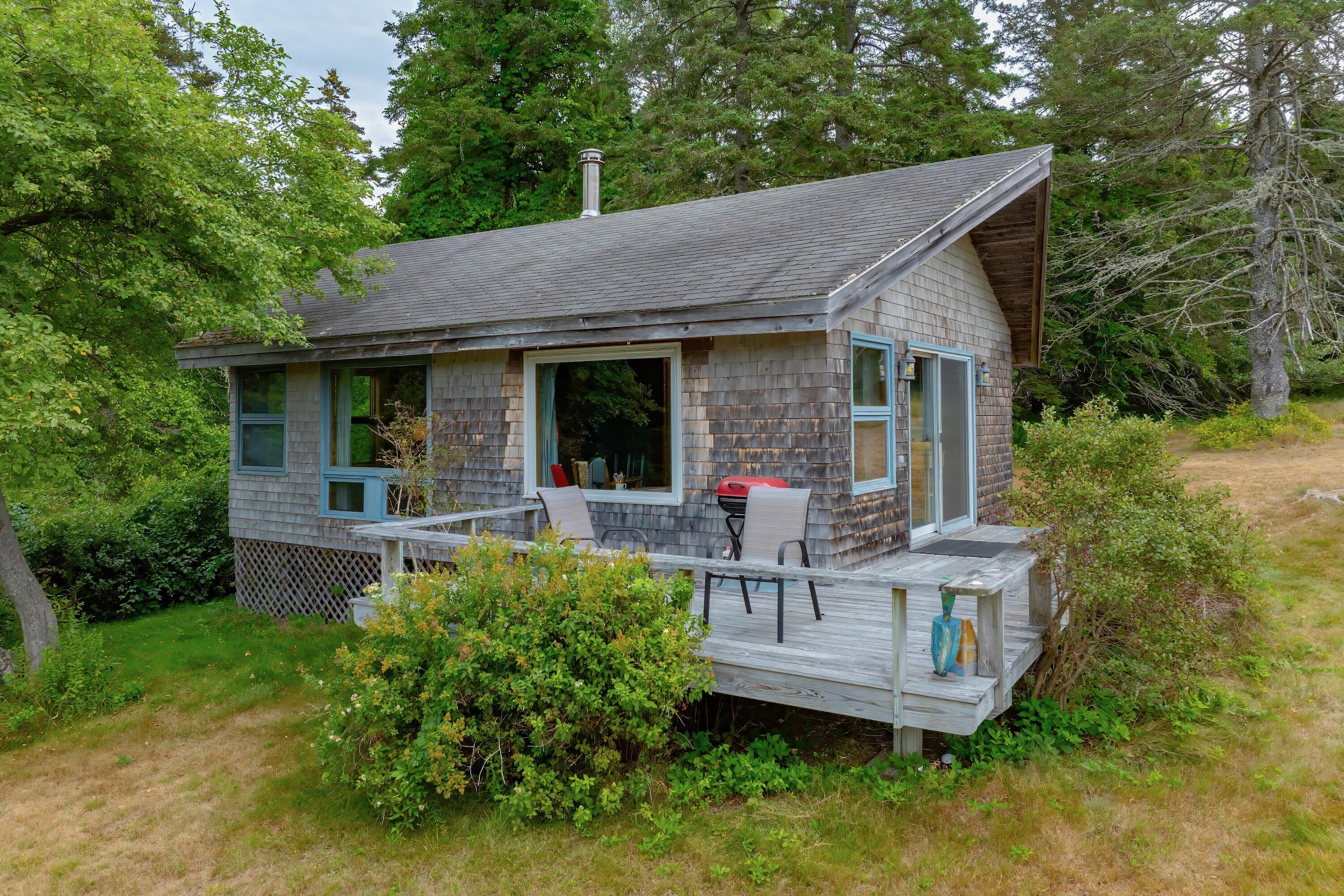 163 Back Road, Brooklin, ME 04616 Guest Cabin