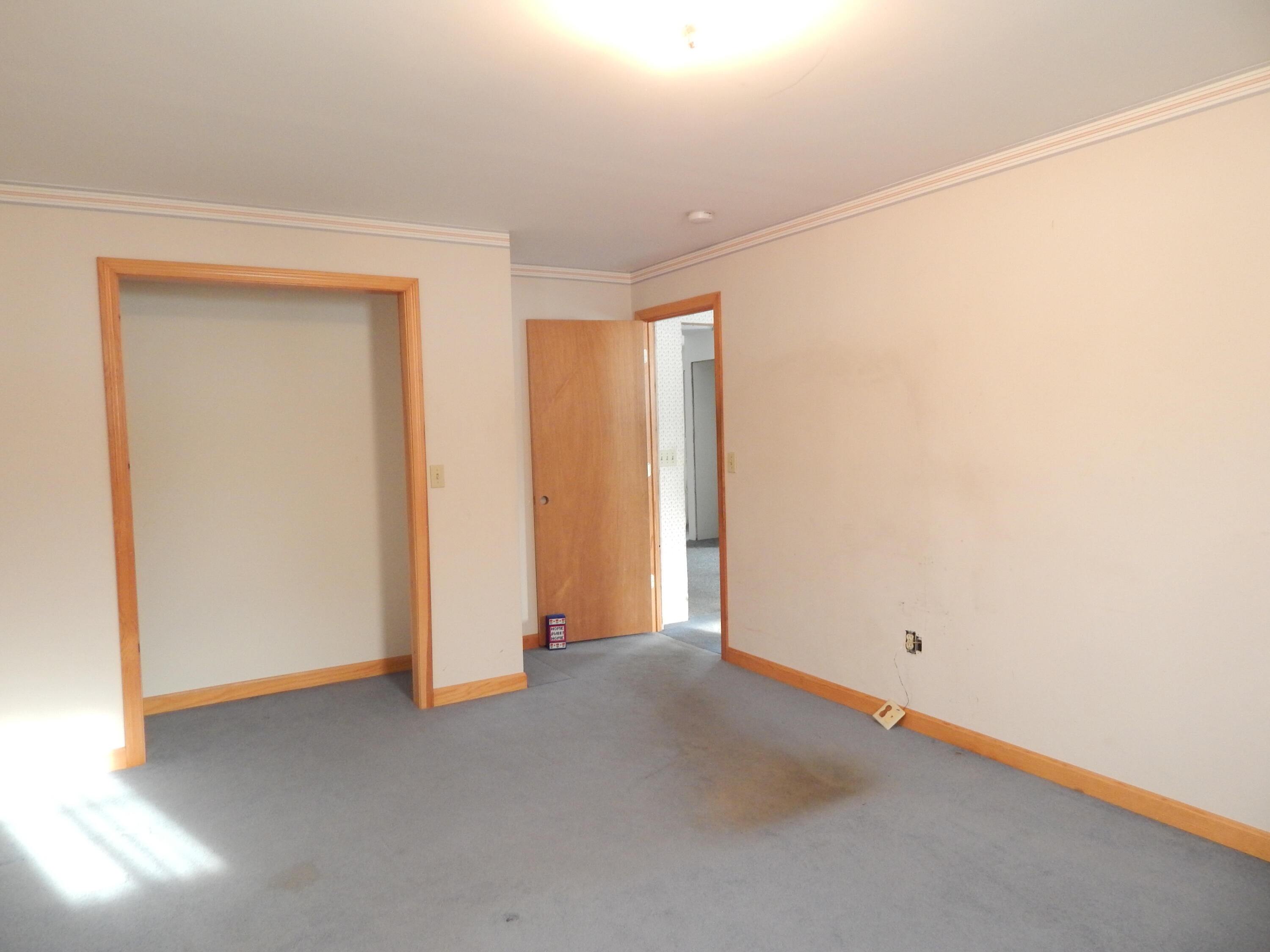 19 Park Street, Paris, ME, 04281