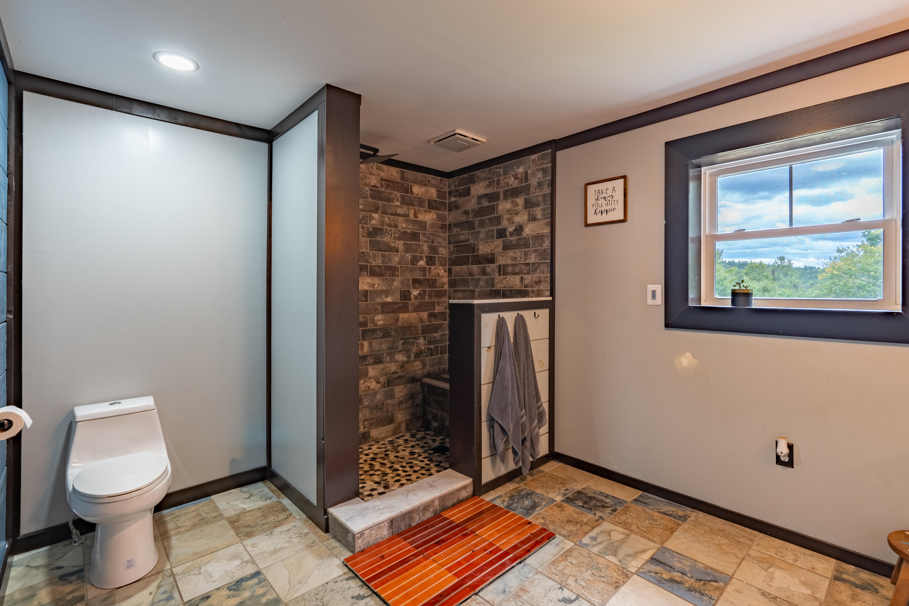 42 East Oxford Road, Paris, ME, 04281