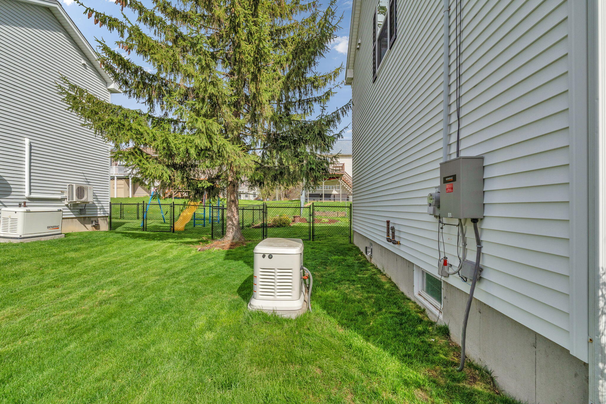 8-web-or-mls-30-bowdoin-dr