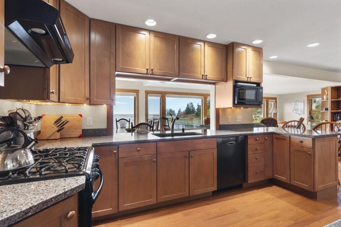 22 Gray Road, Southport, ME, 04576