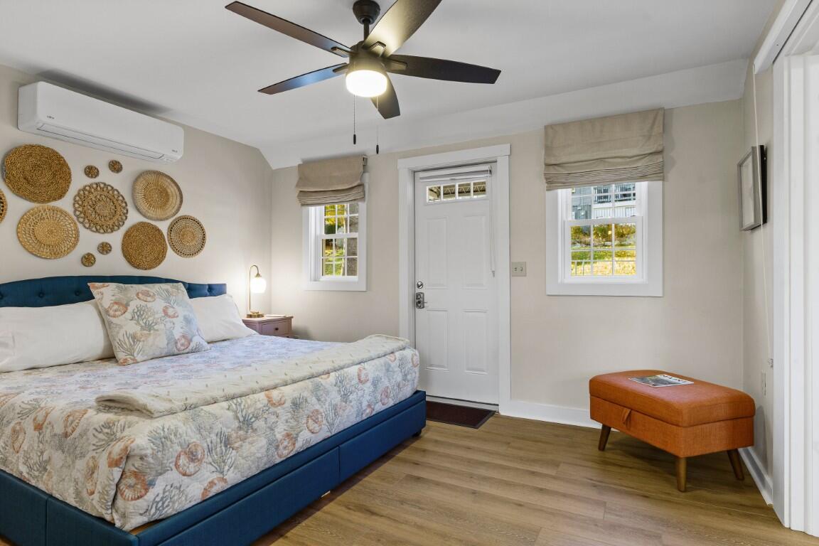 43 Oak Street, Boothbay Harbor, ME, 04538