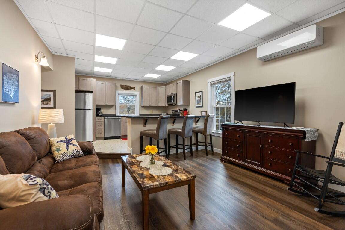 43 Oak Street, Boothbay Harbor, ME, 04538