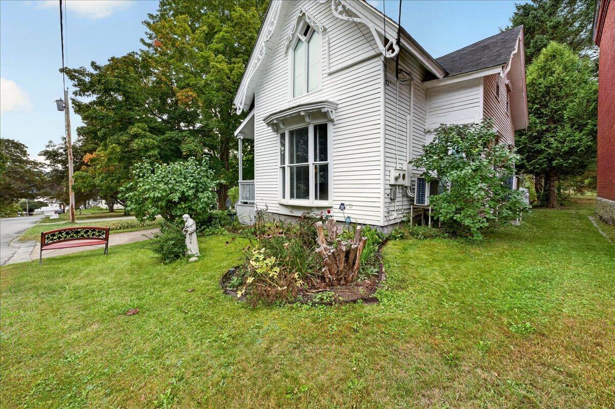 15 Commercial Street, Winterport, ME 04496 Tasteful landscaping in front