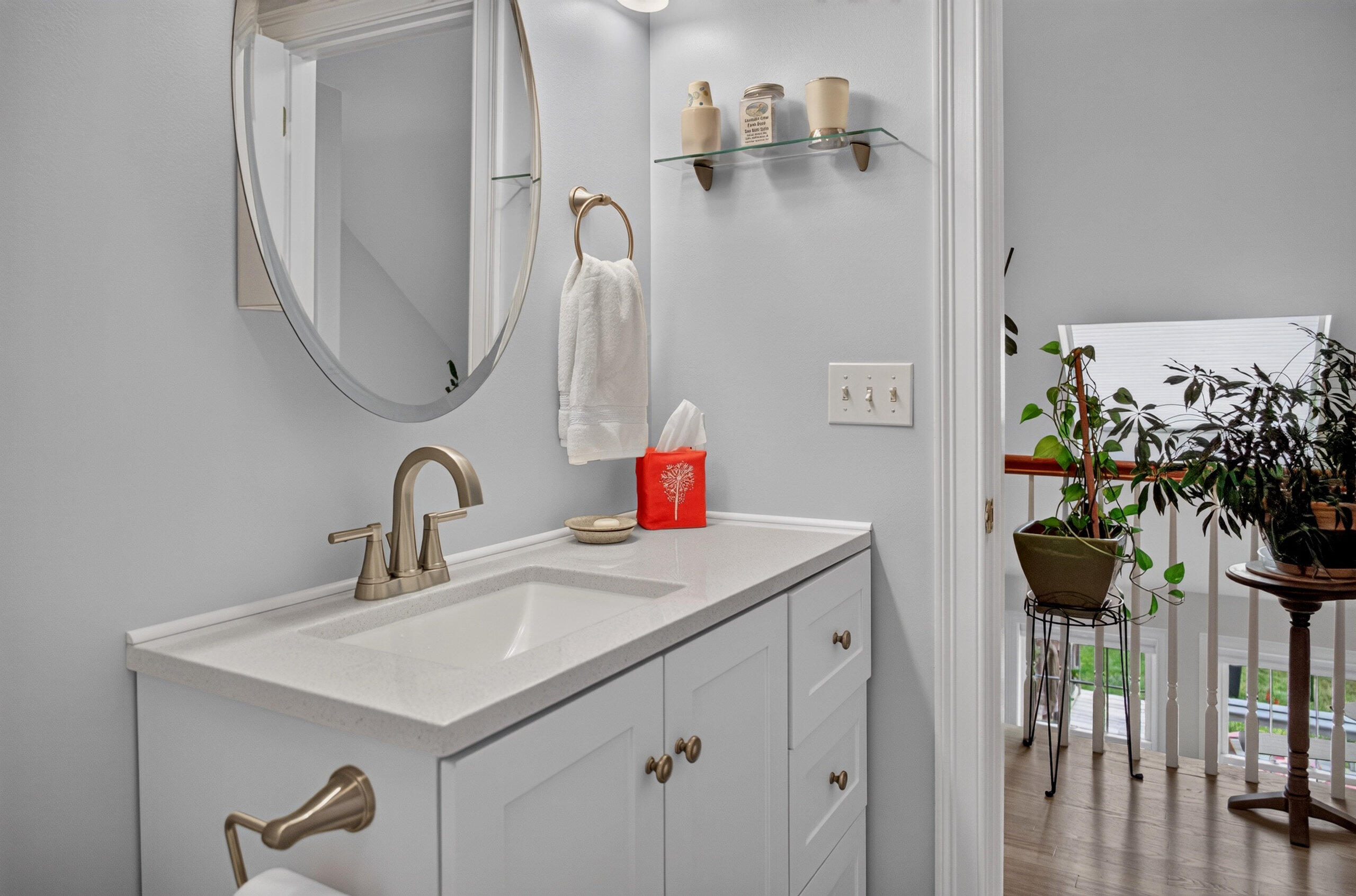 Upstairs Full Bathroom