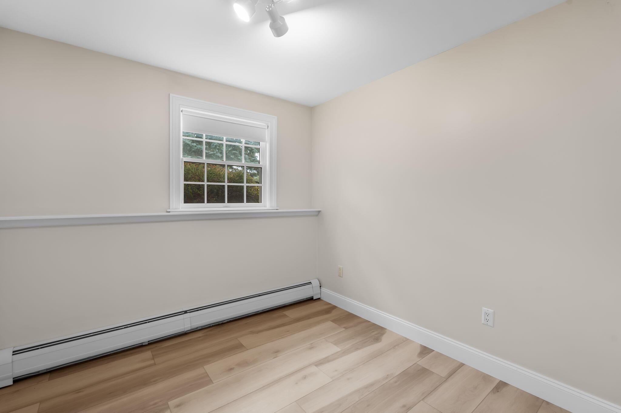 50 Laurel Circle, Bangor, ME 04401 Downstairs bedroom