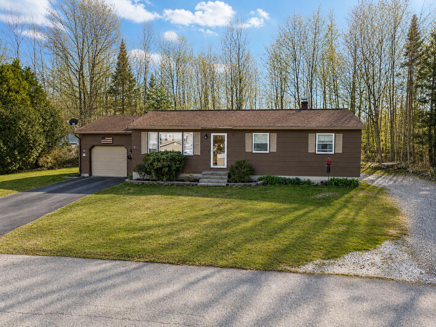 32 Lawn Avenue, Gorham, ME, 04038