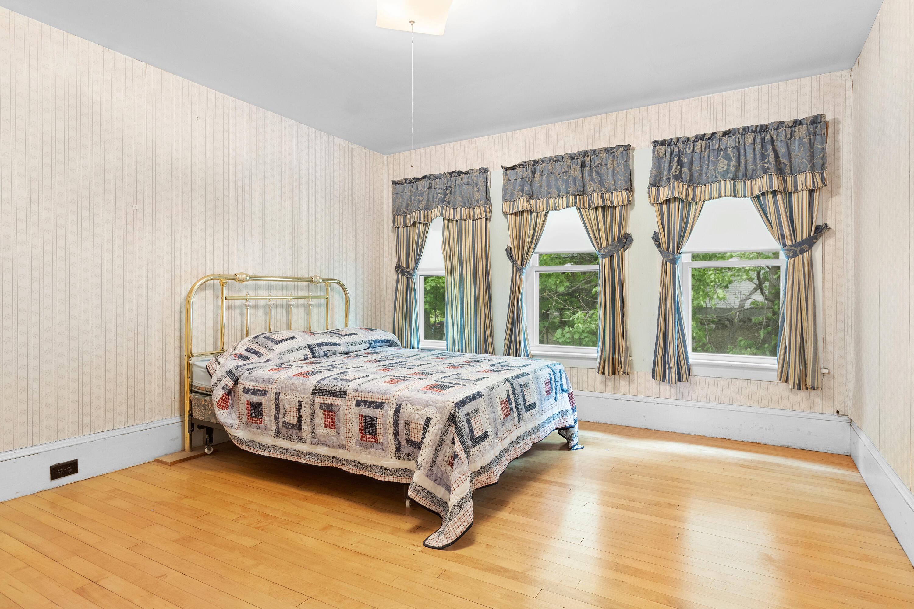 28 Main Street Hill 25