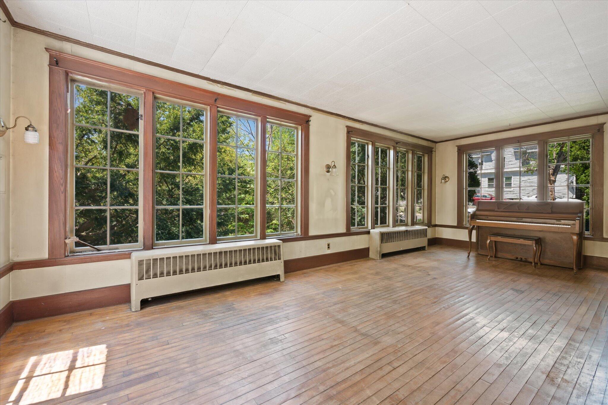 09-Sunroom