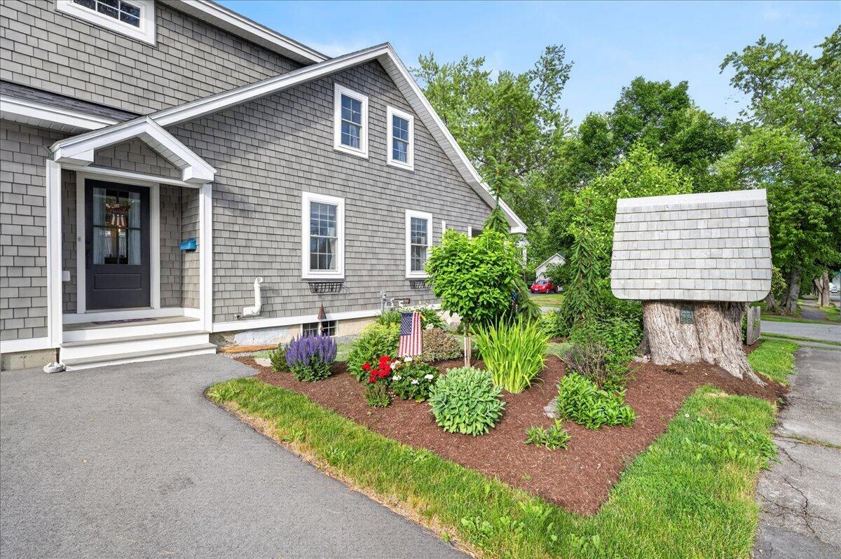 279 W Broadway, Bangor, ME 04401 54-297 W. Broadway-16