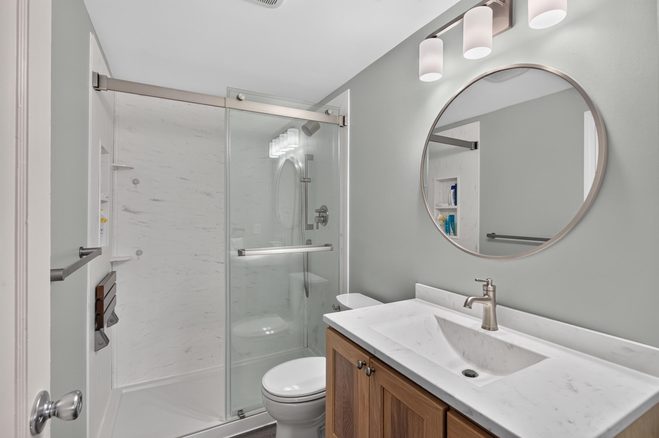 15 Brewster Street, Bangor, ME 04401 Bathroom