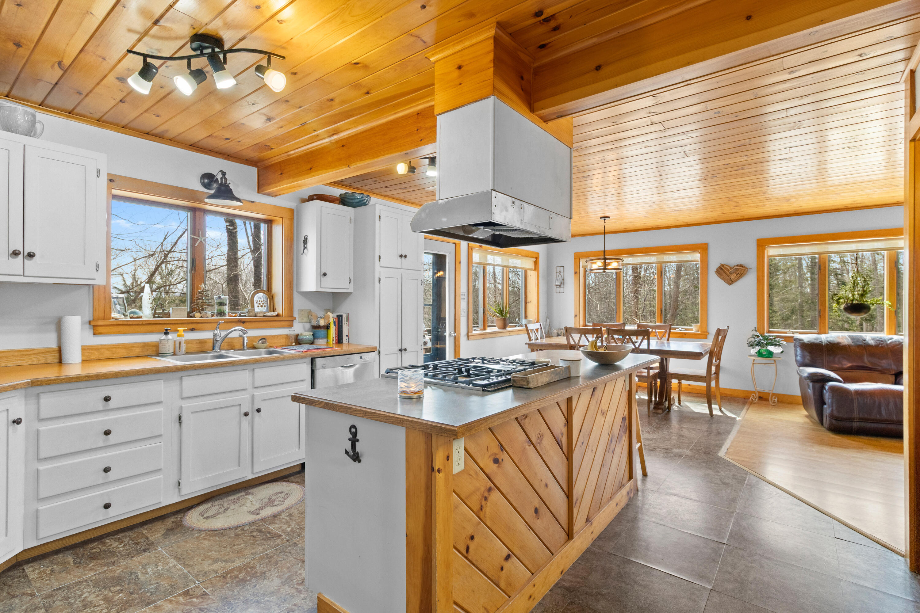 39 Simmons Lane, Friendship, ME, 04547