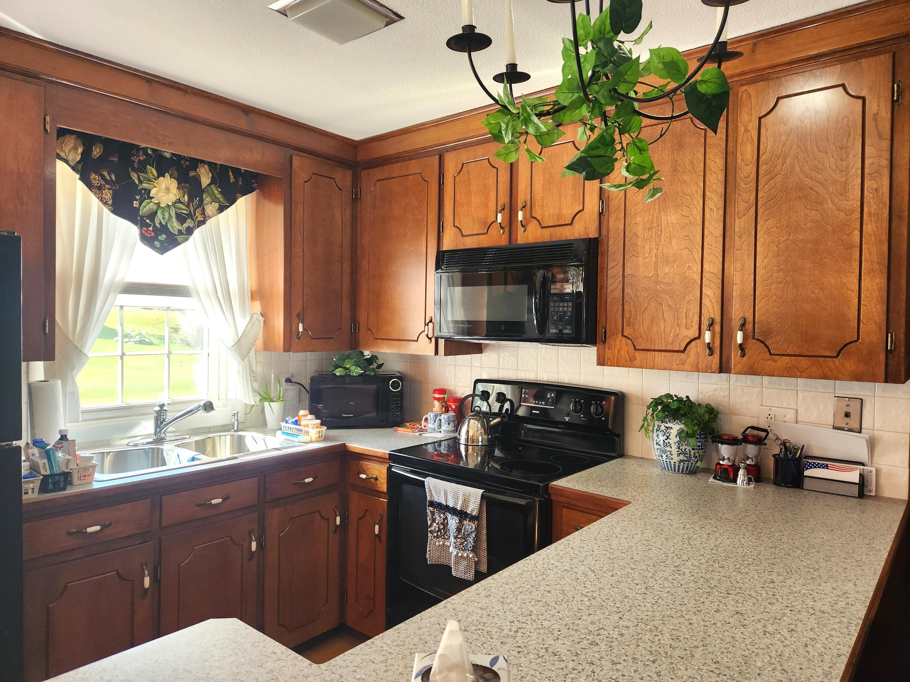 12 Dee Street, Auburn, ME, 04210