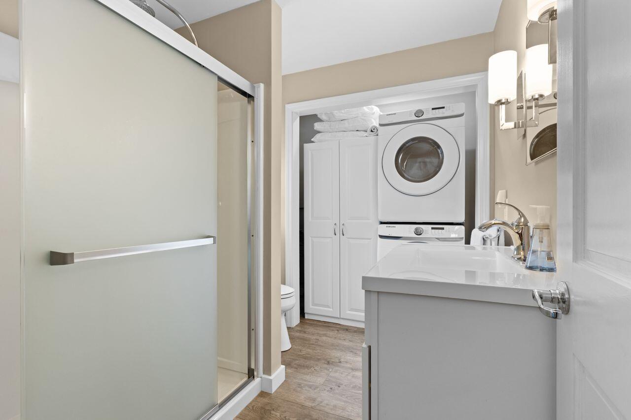 14 Holly Street, Portland, ME 04103 Rear apartment with full bath, stackable W/D and storage cabinet