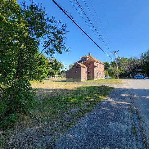 49 W Broadway, Lincoln, ME, 04457