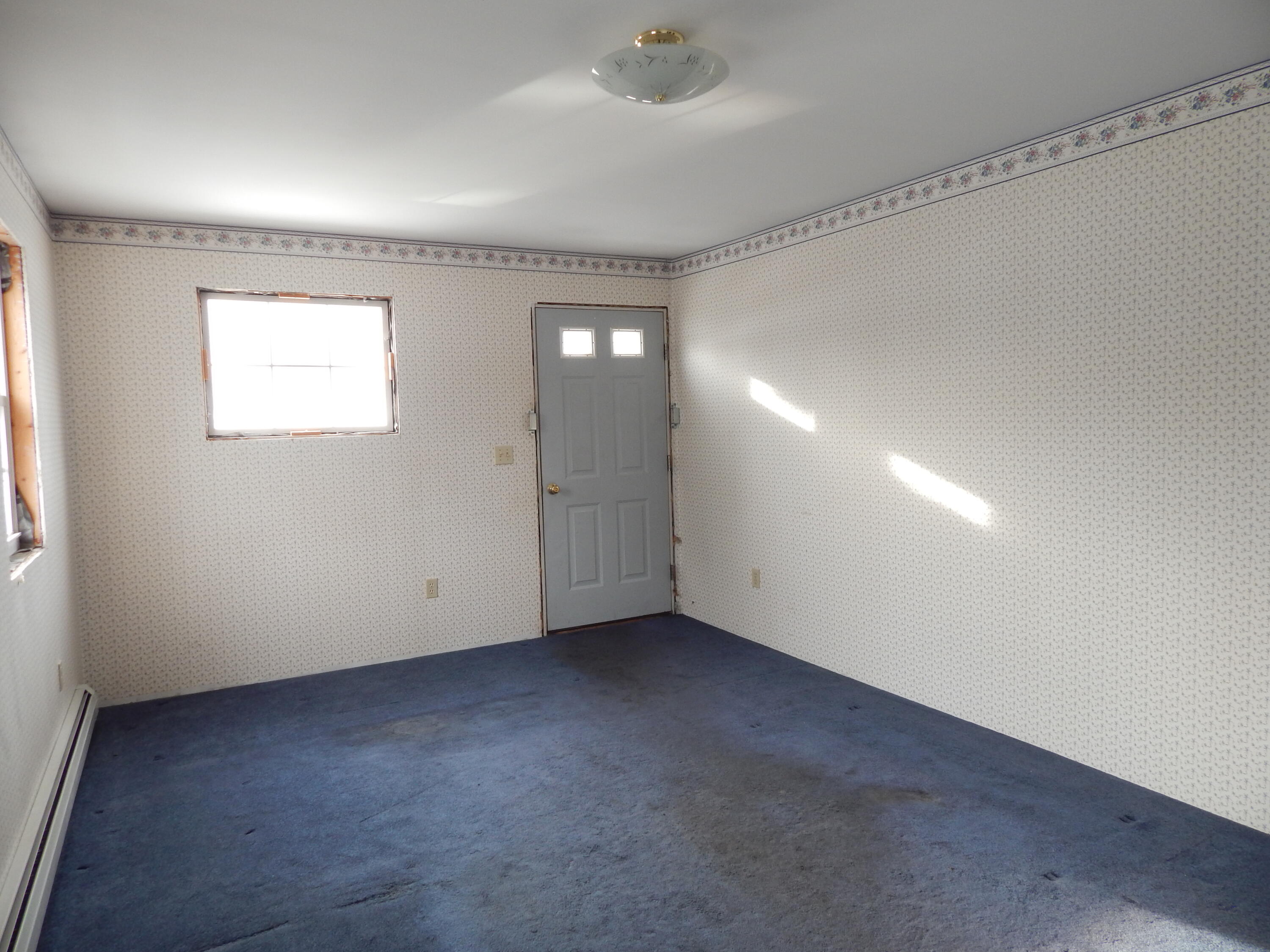 19 Park Street, Paris, ME, 04281