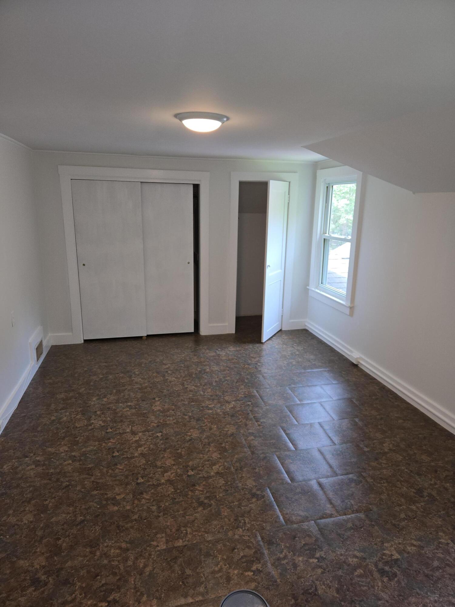 25 Falmouth Road, Falmouth, ME 04105 UNIT 1