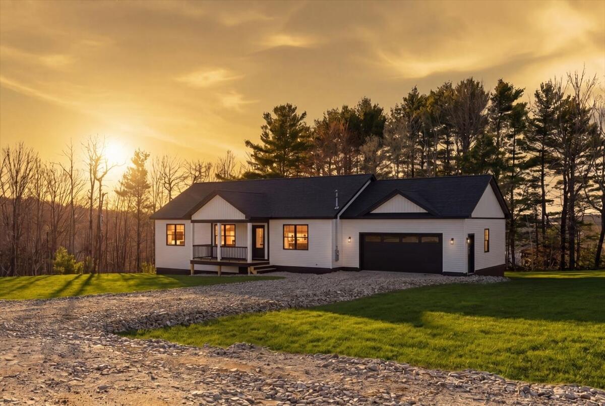 10 Meadow Lane E, Oxford, ME, 04270