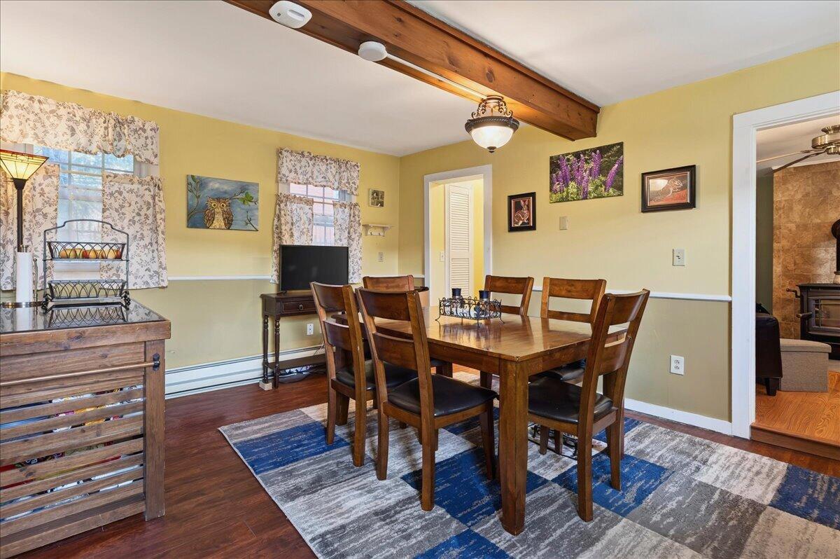 15 Commercial Street, Winterport, ME 04496 Dining area