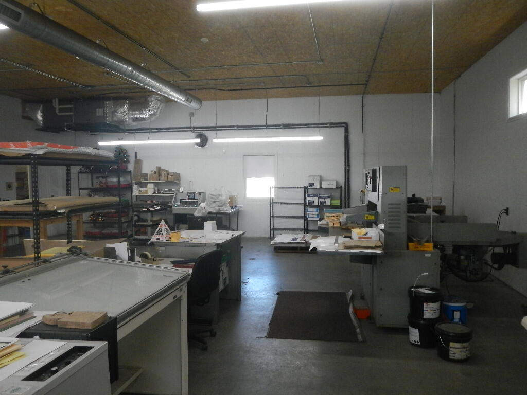 78 W Broadway, Lincoln, ME, 04457