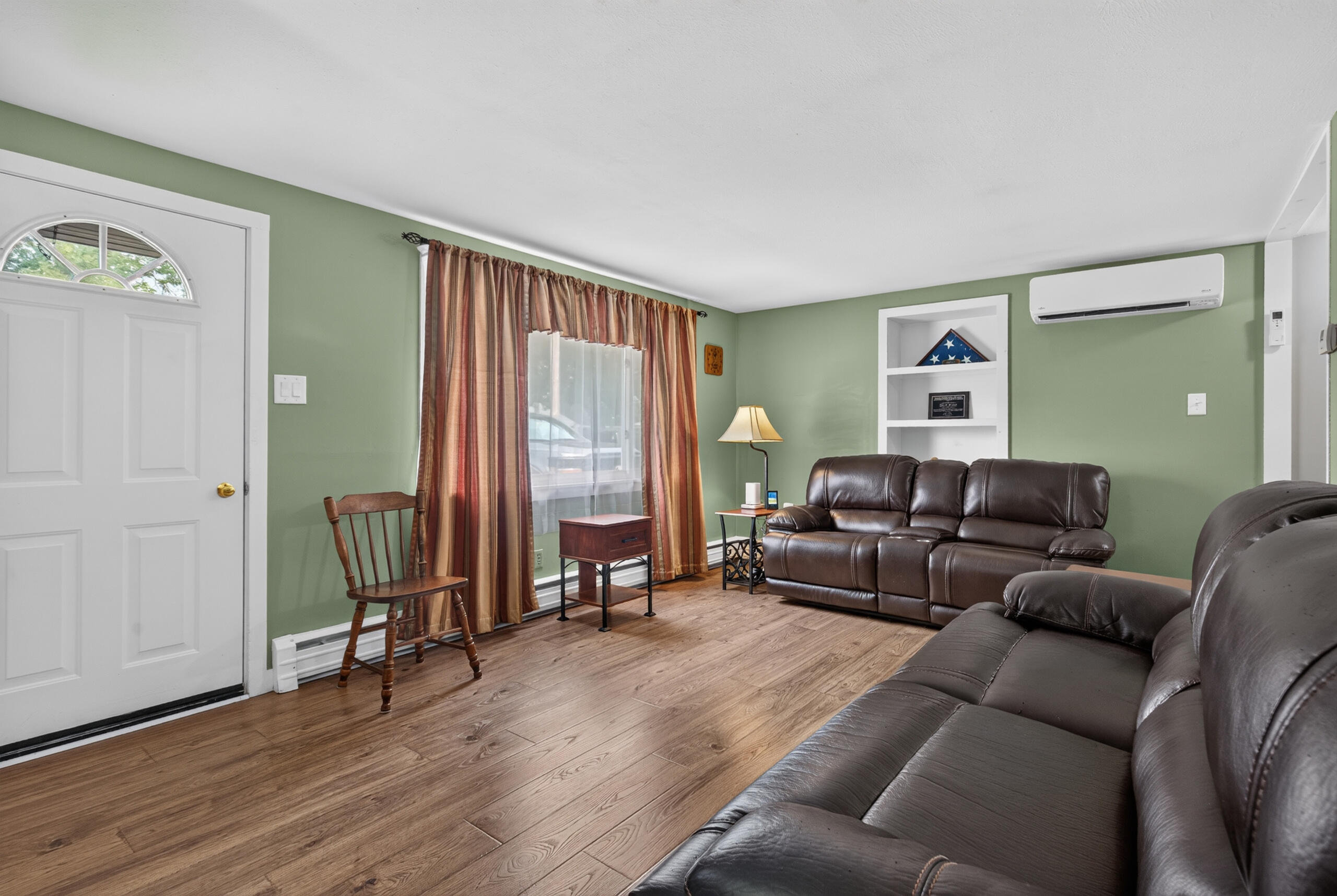 15 Brewster Street, Bangor, ME 04401 Living Room