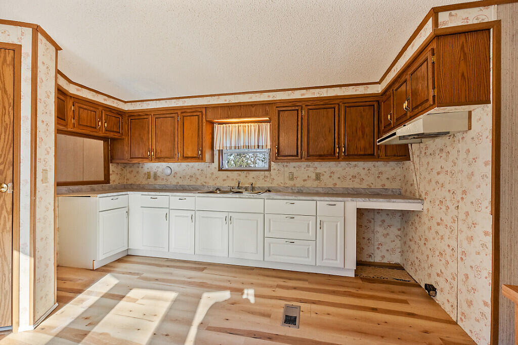 41 Milkweed Lane, Sidney, ME, 04330