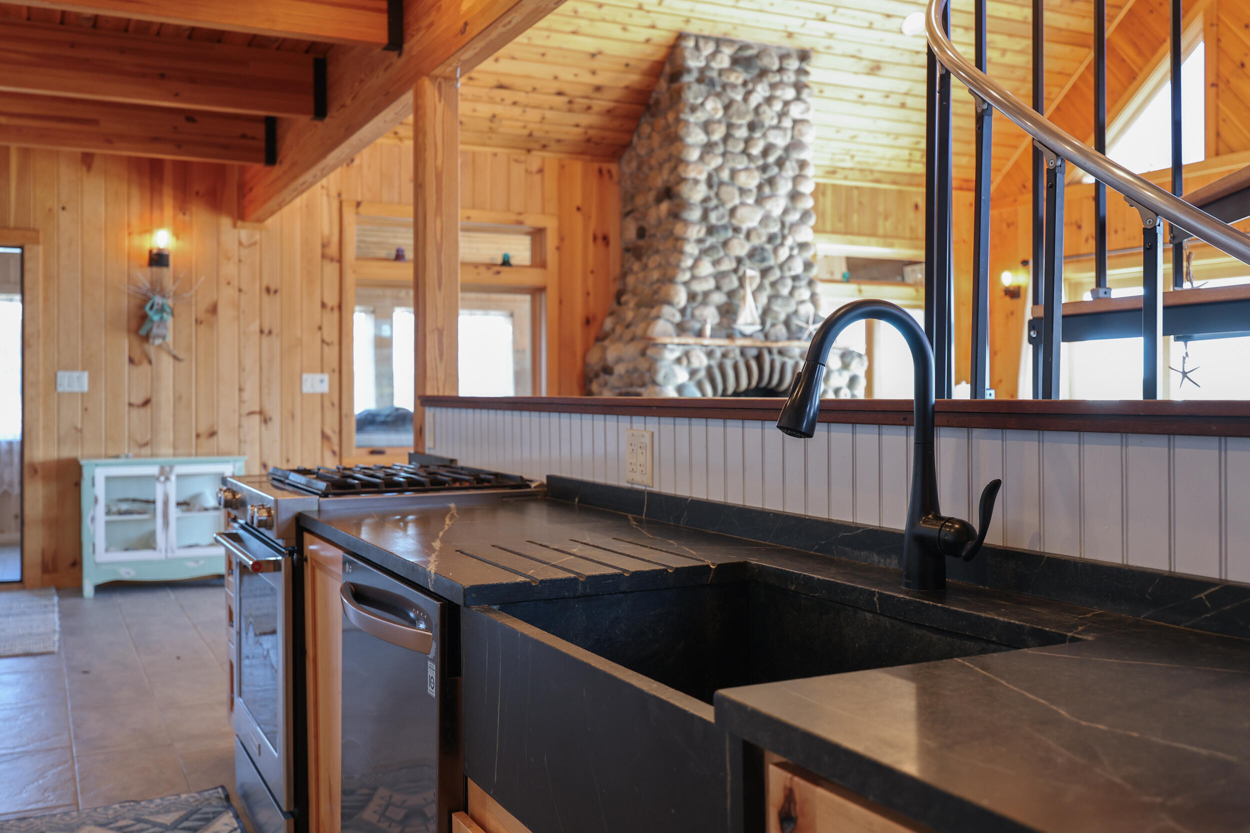 28 City Point Road, Vinalhaven, ME, 04863