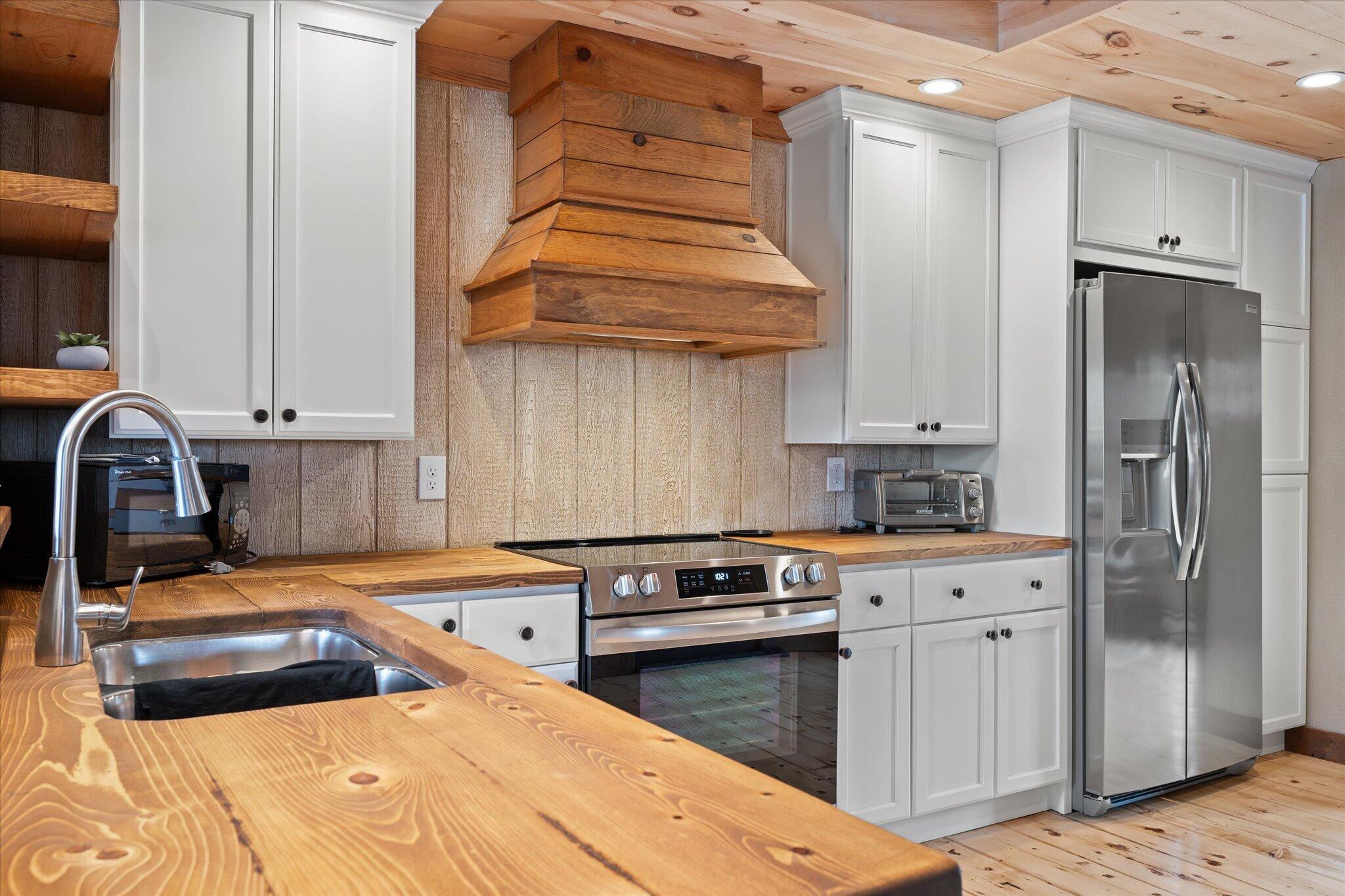 17 Hopkins Lane, Verona Island, ME, 04416