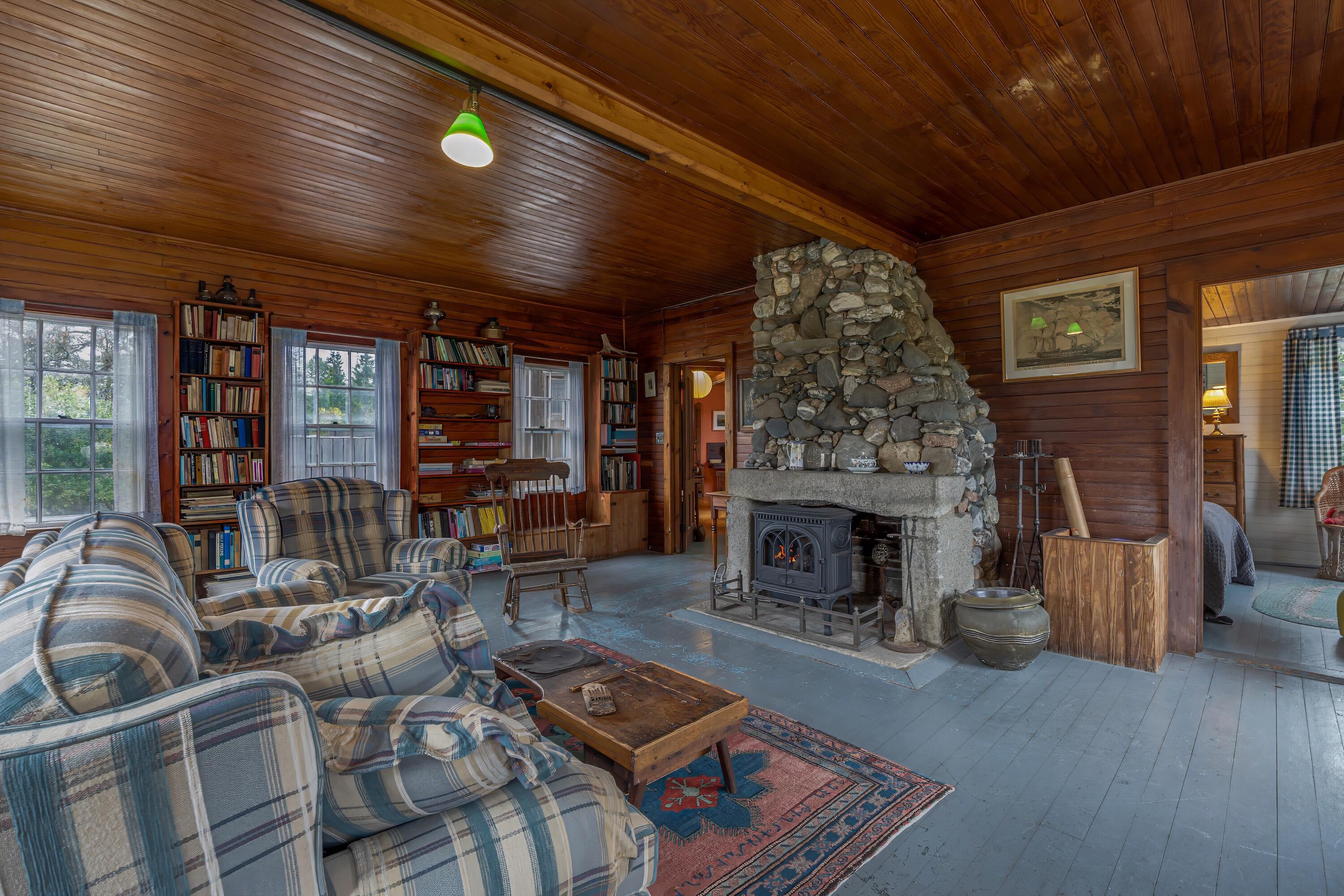 163 Back Road, Brooklin, ME 04616 Family room first floor