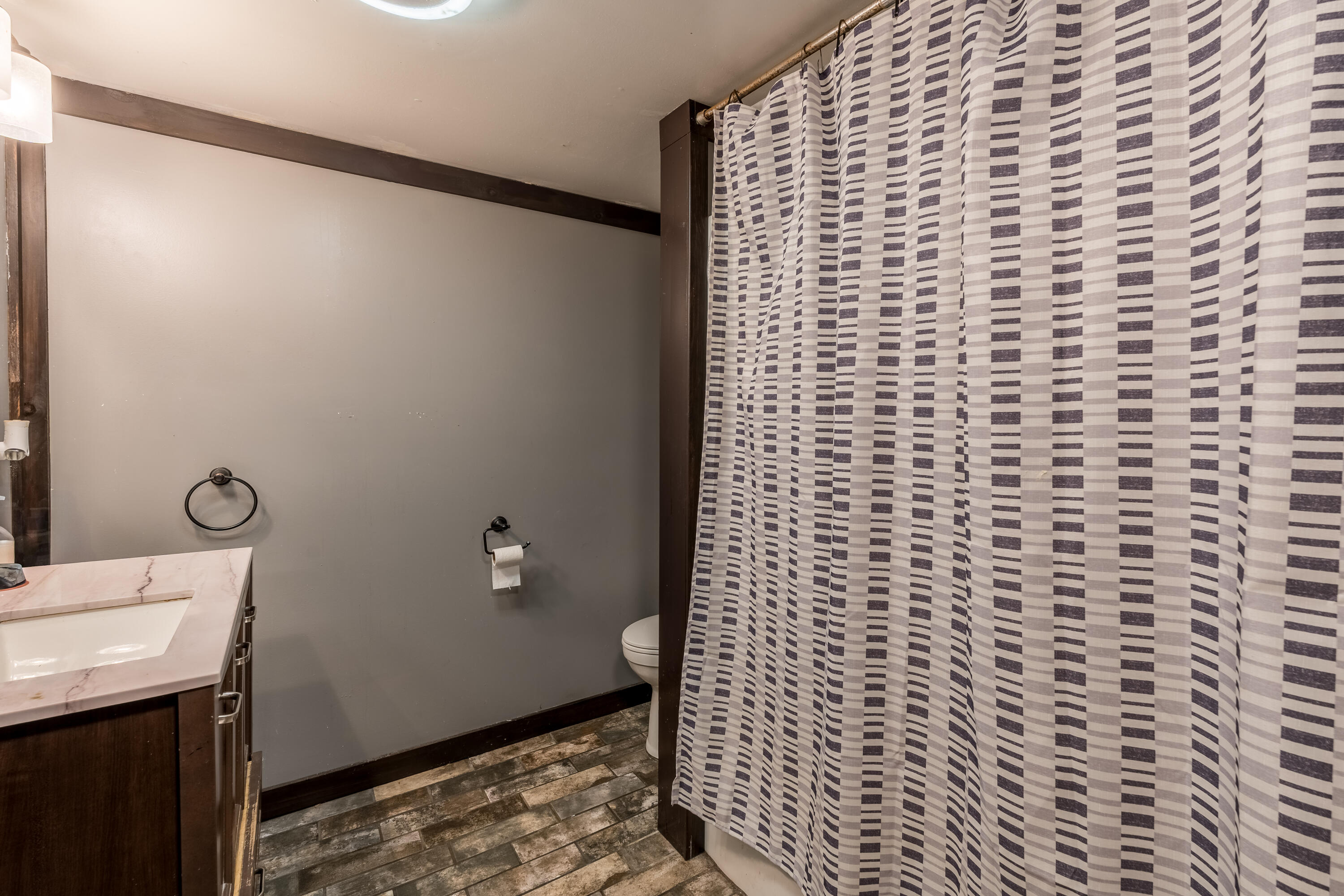 42 East Oxford Road, Paris, ME, 04281