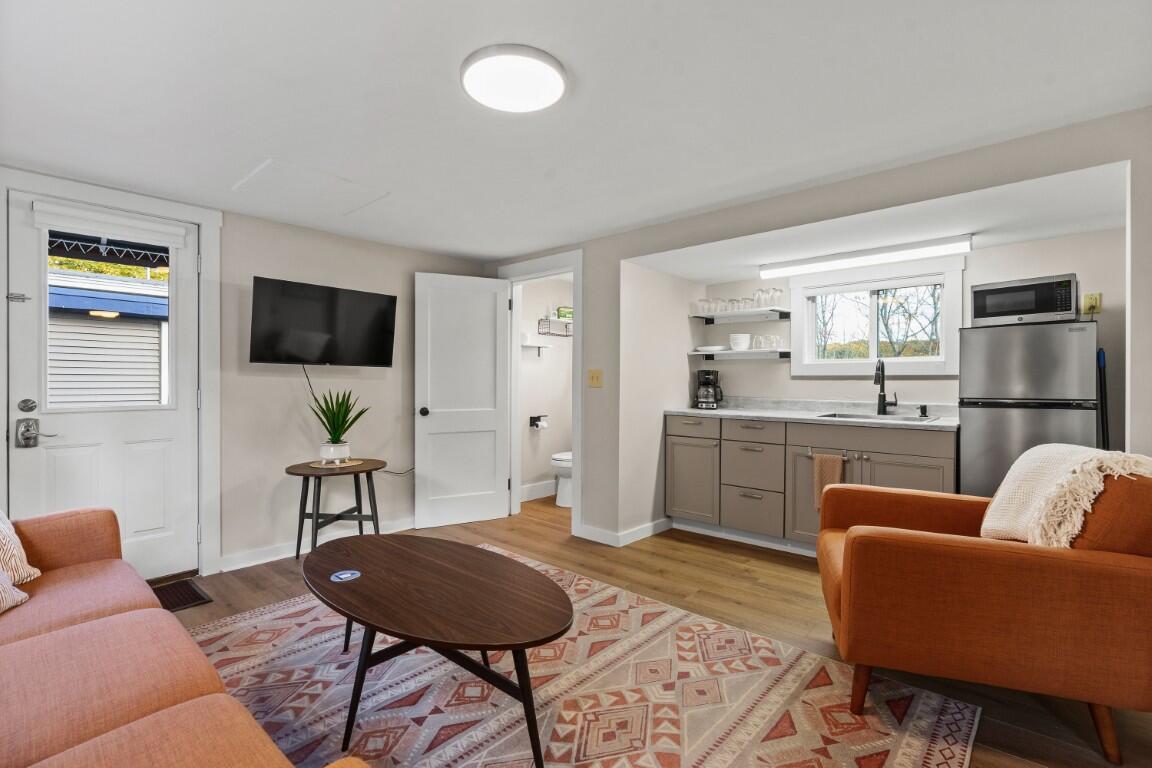 43 Oak Street, Boothbay Harbor, ME, 04538