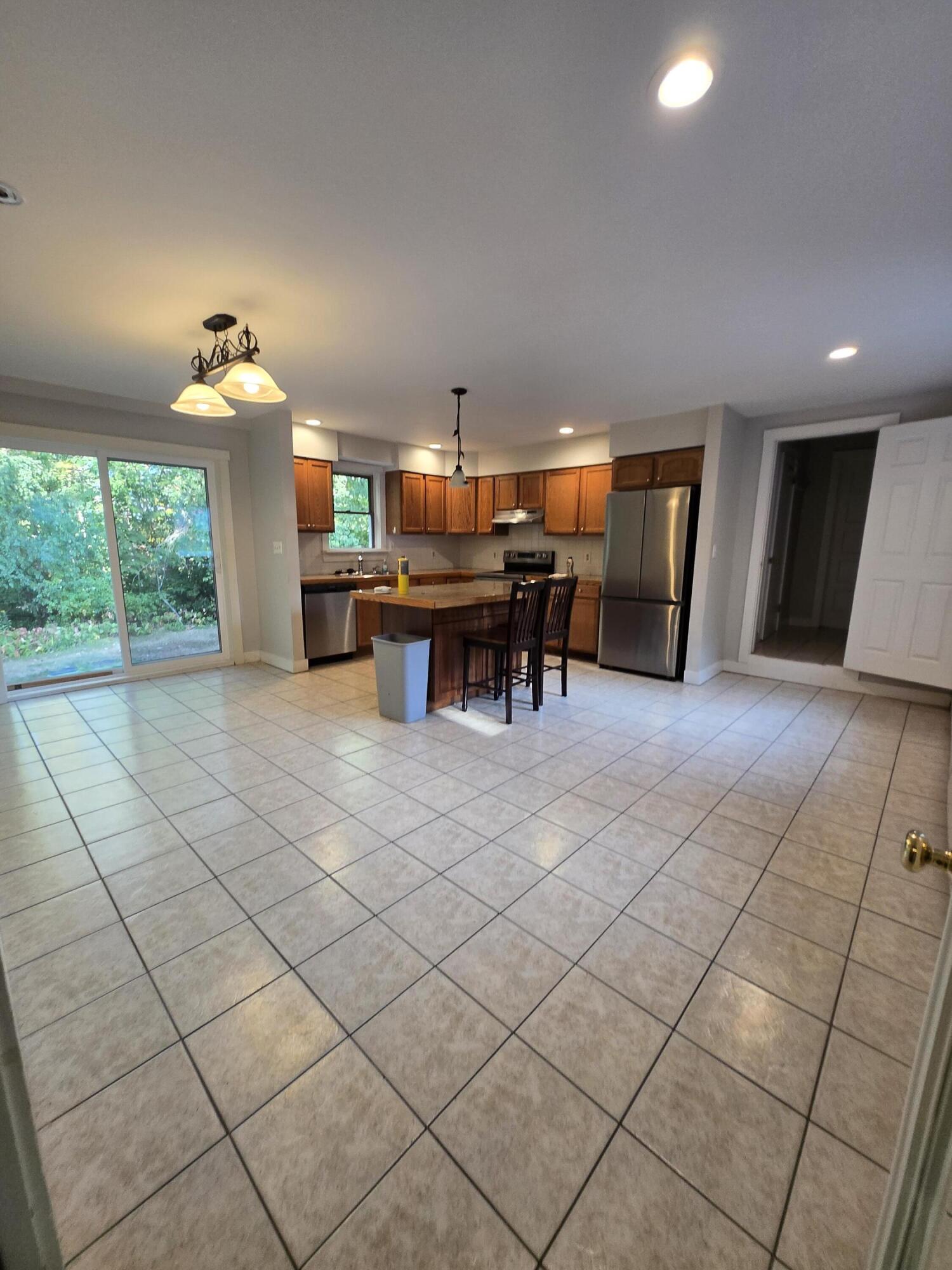 25 Falmouth Road, Falmouth, ME 04105 UNIT 2