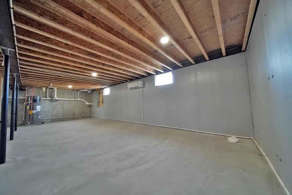 15 Lilac Lane, Houlton, ME, 04730