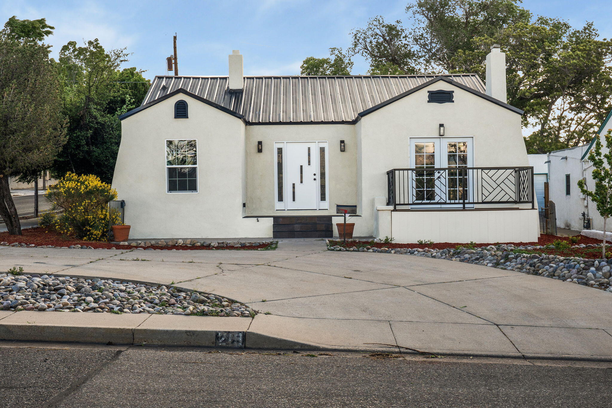 <p>Active Listings</p>